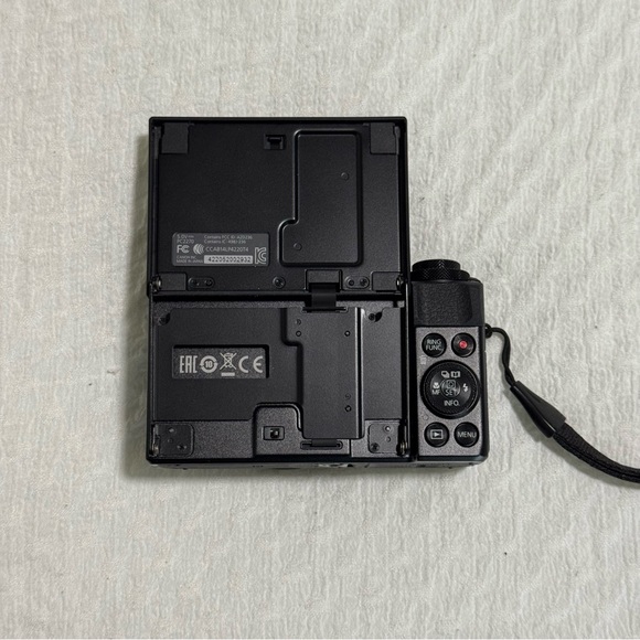 PowerShot G7 X Mark II with Spare Battery - Picture 5 of 10